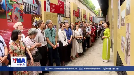 Khai mạc trưng bày chuyên đề “Bút sắc, lòng son”