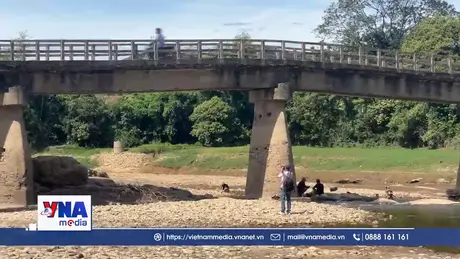 Cầu xuống cấp, dân 'nín thở' qua lại mỗi ngày