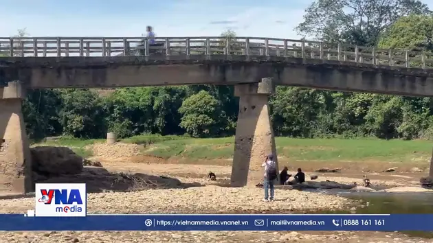 Cầu xuống cấp, dân 'nín thở' qua lại mỗi ngày