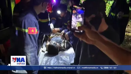 Trắng đêm giải cứu tài xế mắc kẹt trong ca bin dưới vực sâu