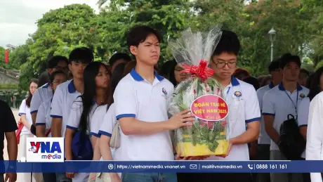 Thanh niên, sinh viên kiều bào tri ân các Anh hùng liệt sỹ