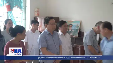 Phó Chủ nhiệm UBKT TW thăm, tặng quà tại xã Chợ Rã, tỉnh Thái Nguyên