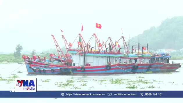 Bộ đội biên phòng Nghệ An hỗ trợ giúp dân chống bão số 3