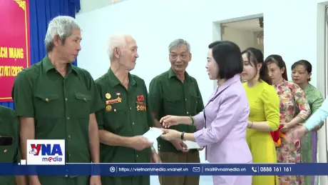 Phó Chủ tịch Quốc hội Nguyễn Thị Thanh thăm, tặng quà gia đình chính sách