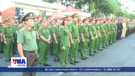 Công an Cà Mau ra quân chào mừng các ngày lễ lớn