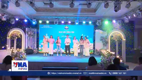 Thanh niên kiều bào giao lưu tiếng Việt