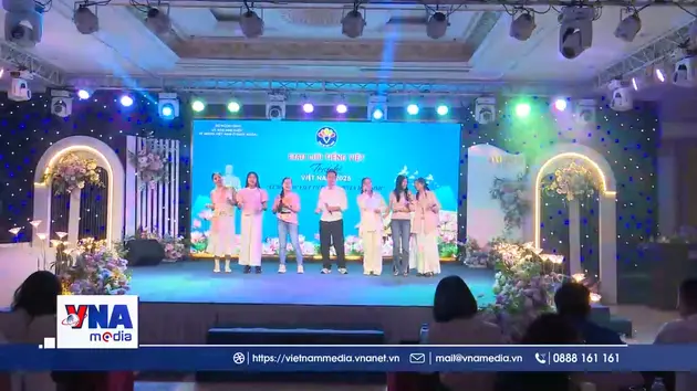 Thanh niên kiều bào giao lưu tiếng Việt