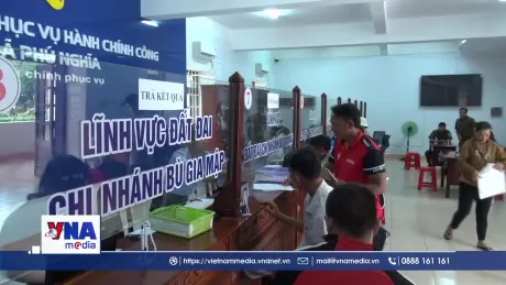 Hỗ trợ đồng bào thiểu số tiếp cận công nghệ giải quyết thủ tục hành chính