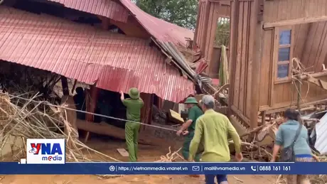 Hàng trăm hộ dân xã nghèo biên giới trắng tay sau lũ ở Nghệ An