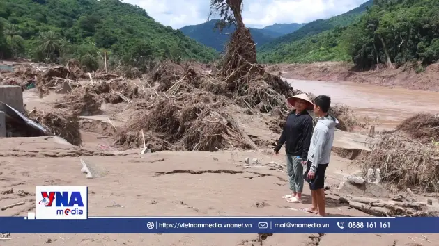 Khó khăn chồng chất vùng cô lập sau lũ lịch sử ở miền tây Nghệ An