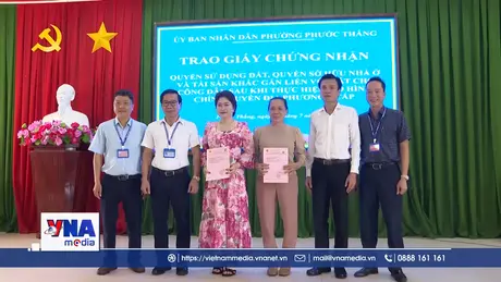Người dân phường Phước Thắng nhận Giấy CNQSDĐ đầu tiên sau sáp nhập