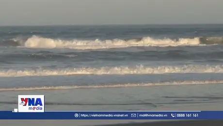 Sóng thần vẫn tiếp tục đổ vào Nhật Bản