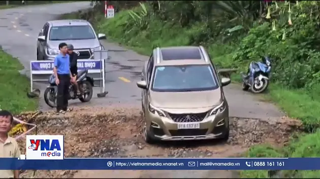 Xuất hiện sụt lún, “hố tử thần” trên Quốc lộ 40B