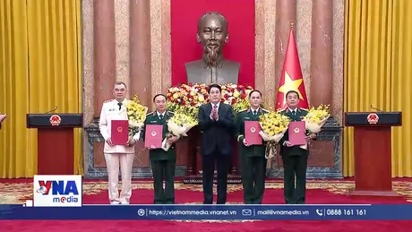 Chủ tịch nước Lương Cường trao quyết định thăng quân hàm, cấp bậc hàm thượng tướng