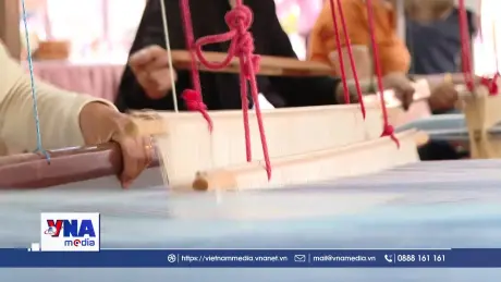 Gìn giữ bản sắc nghề thủ công truyền thống ở Lào