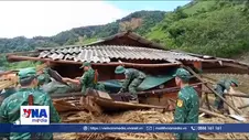 Bộ đội vượt khó giúp nhân dân vùng lũ