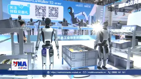 Robot hình người gây chú ý tại Hội nghị Robot Thế giới 2025
