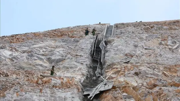 Sập cốt pha bê tông trên công trường làm hai công nhân tử vong