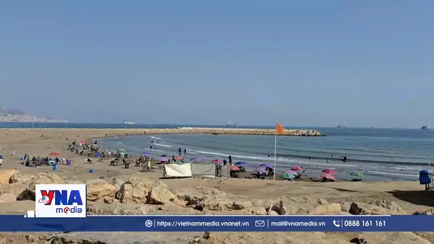 Chiều muộn ven biển Bắc Phi - Không gian mát lành kết nối cộng đồng