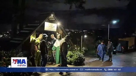 Mưa lớn gây sạt lở khiến 2 du khách tử vong