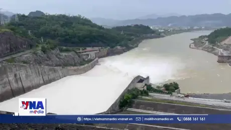 Thủy điện Hòa Bình mở 1 cửa xả đáy
