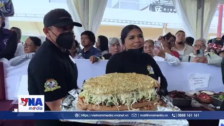 Bánh mỳ kẹp khổng lồ tại Mexico