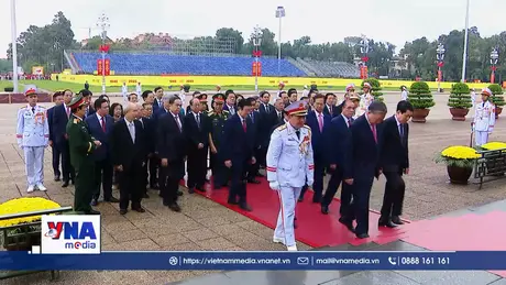 Lãnh đạo Đảng, Nhà nước, Đảng ủy Công an Trung ương, Bộ Công an vào Lăng viếng Chủ tịch Hồ Chí Minh