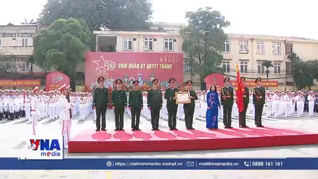 Đoàn nghi lễ Quân đội đón nhận Huân chương Bảo vệ Tổ quốc 