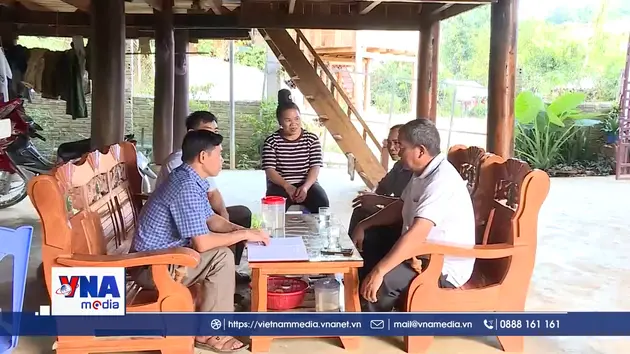 Người có uy tín góp sức xây dựng bản làng 