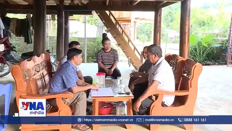 Người có uy tín góp sức xây dựng bản làng 