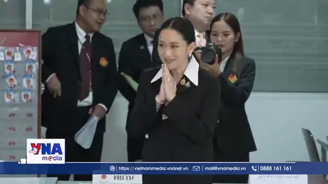 Thủ tướng Thái Lan bị đình chỉ ra hầu tòa