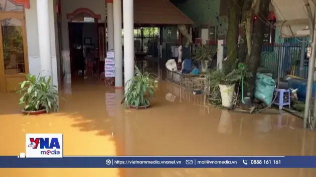 Nước lũ dâng cao hơn 1m, hàng trăm hộ dân bị ngập sâu
