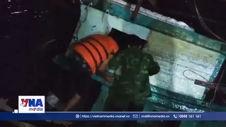 Kịp thời cứu hai ngư dân gặp nạn trên vùng biển Cà Mau