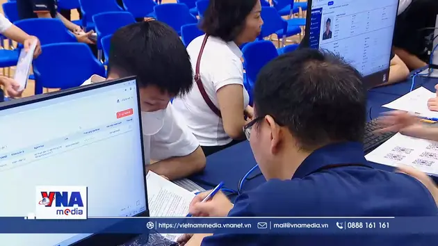 Điểm thi giảm nhưng điểm chuẩn lại tăng