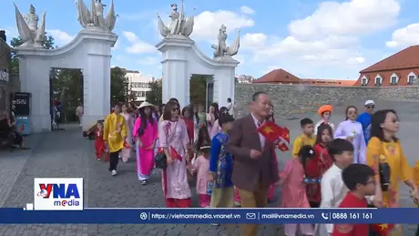 “Việt phục bộ hành” – Lan tỏa văn hóa Việt ra thế giới