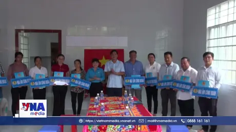 Vĩnh Long trao nhà 