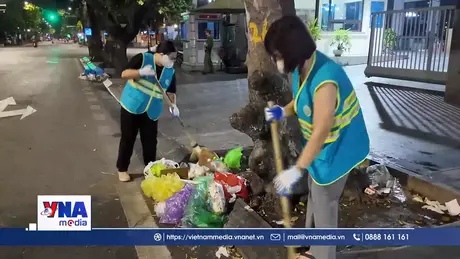 Giữ vệ sinh, trật tự khi xem diễu binh, diễu hành