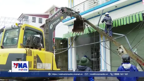 Khẩn trương cấp điện trở lại cho người dân