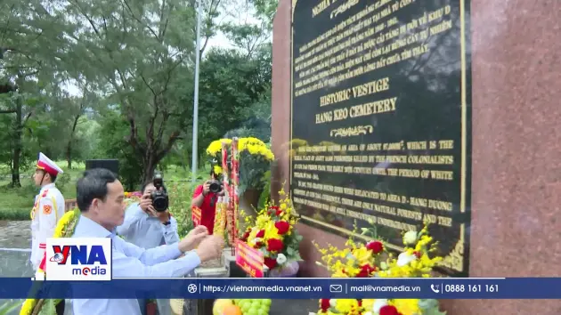 Tân Bí thư Thành ủy TP.HCM viếng Anh hùng liệt sĩ tại Côn Đảo