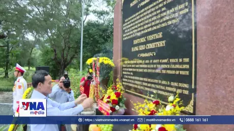 Tân Bí thư Thành ủy TP.HCM viếng Anh hùng liệt sĩ tại Côn Đảo