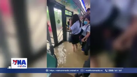 Khi phố thành sông: Muôn vàn cách di chuyển giữa lòng Thủ đô