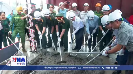 Hợp long cầu Phong Châu mới vượt tiến độ