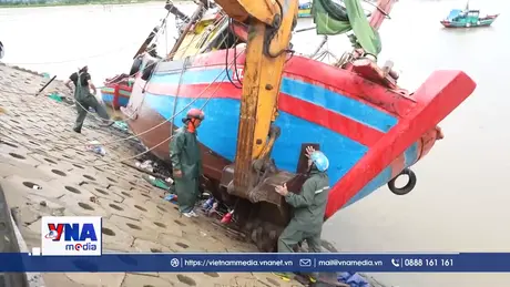 Hà Tĩnh hàng loạt tàu thuyền hư hỏng do bão số 5