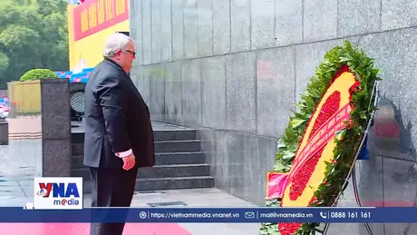 Chủ tịch Quốc hội New Zealand vào Lăng viếng Chủ tịch Hồ Chí Minh