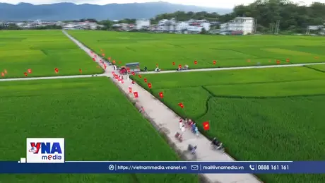 Cờ Tổ quốc tung bay trên khắp các bản làng Điện Biên