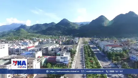 Người dân Lai Châu vui mừng nhận quà Quốc khánh