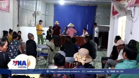 Người dân vùng biên giới Điện Biên phấn khởi nhận quà Quốc khánh