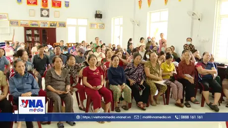 Người dân Quảng Trị phấn khởi nhận quà dịp Quốc khánh 2/9