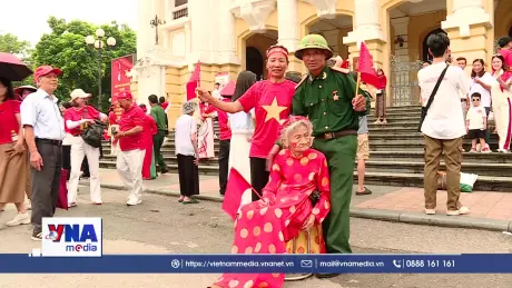 Hàng nghìn người dân hướng về Đại lễ