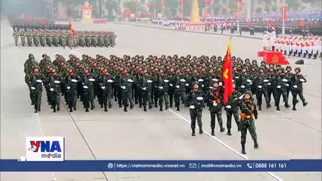 Người dân Cà Mau hồ hởi và tự hào khi xem Lễ diễu binh, diễu hành